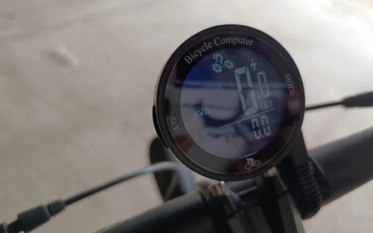 Велокомпьютер со спидометром. Велокомпьютер поможет отследить и скорость, и пройденное расстояние, и много других показателей. Велокомпьютер со спидометром. Велокомпьютер поможет отследить и скорость, и пройденное расстояние, и много других показателей. Фото.