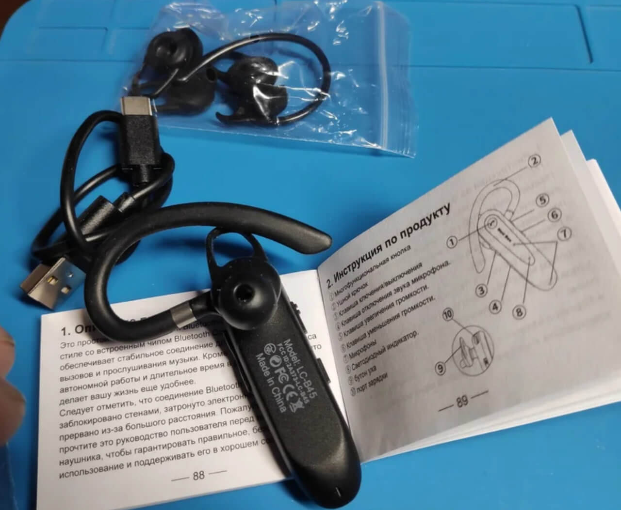 Bluetooth-гарнитура в ухо. Хотите быть как новый русский? Тогда вам нужна эта приблуда. Фото.