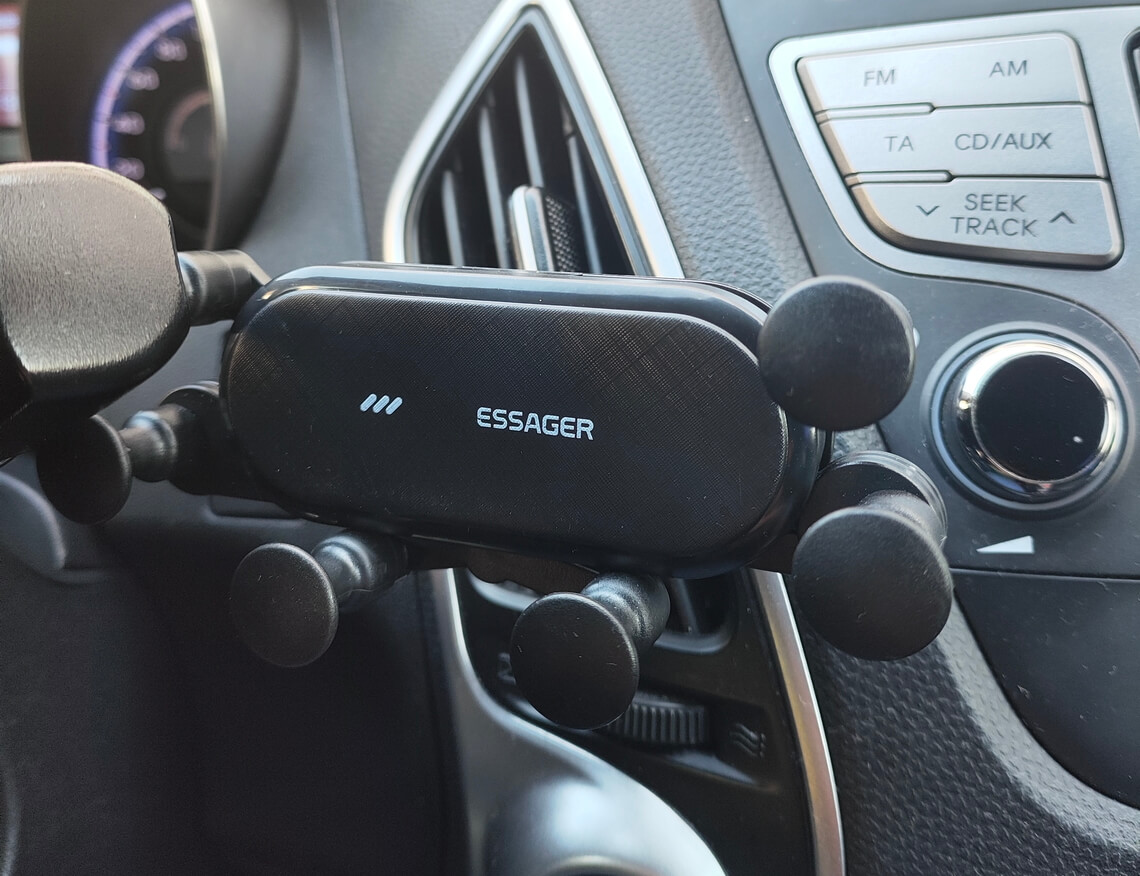 Нашел для себя топовый автомобильный держатель для телефона. Объясняю на пальцах, почему он так крут. Фото.