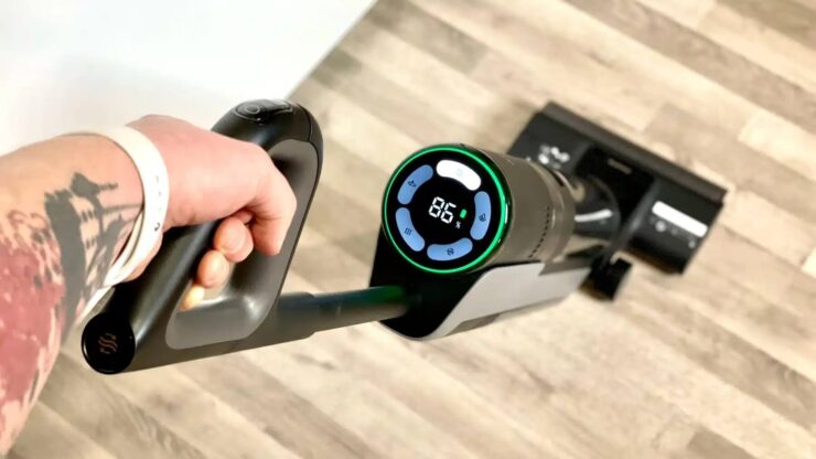 Вертикальный пылесос с самоочисткой. На дисплее можно посмотреть остаточный заряд пылесоса и уровень мощности. Изображение: smarthomeassistent.de. Вертикальный пылесос с самоочисткой. На дисплее можно посмотреть остаточный заряд пылесоса и уровень мощности. Изображение: smarthomeassistent.de. Фото.