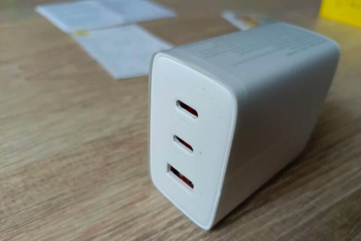 Зарядка Baseus GaN на 65 Вт. Заряжать сразу три устройства? Почему бы и нет. Зарядка Baseus GaN на 65 Вт. Заряжать сразу три устройства? Почему бы и нет. Фото.