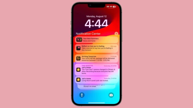 Что нового в iOS 18.1 beta 2. Темные иконки приложений теперь корректно отображаются на экране блокировки. Изображение: macrumors.com. Фото.