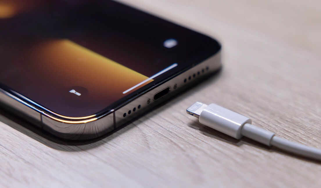 Сколько заряжается iPhone и на сколько хватает его зарядки. Фото.