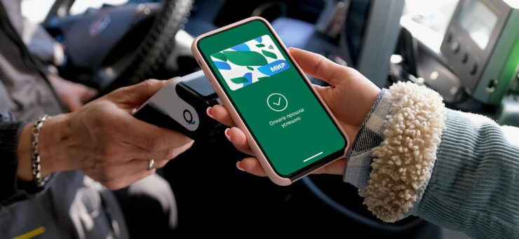 Будет ли Mir Pay на Айфоне. Вряд ли Mir Pay из-за санкций появится на iPhone. Изображение: journal.tinkoff.ru. Фото.