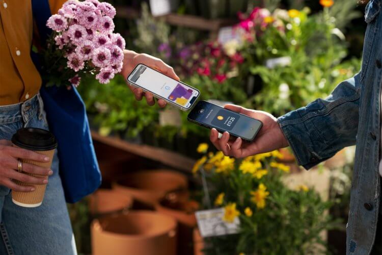 Можно ли платить Айфоном в России. Сторонние приложения смогут использовать NFC даже для приема платежей. Изображение: macrumors.com. Можно ли платить Айфоном в России. Сторонние приложения смогут использовать NFC даже для приема платежей. Изображение: macrumors.com. Фото.