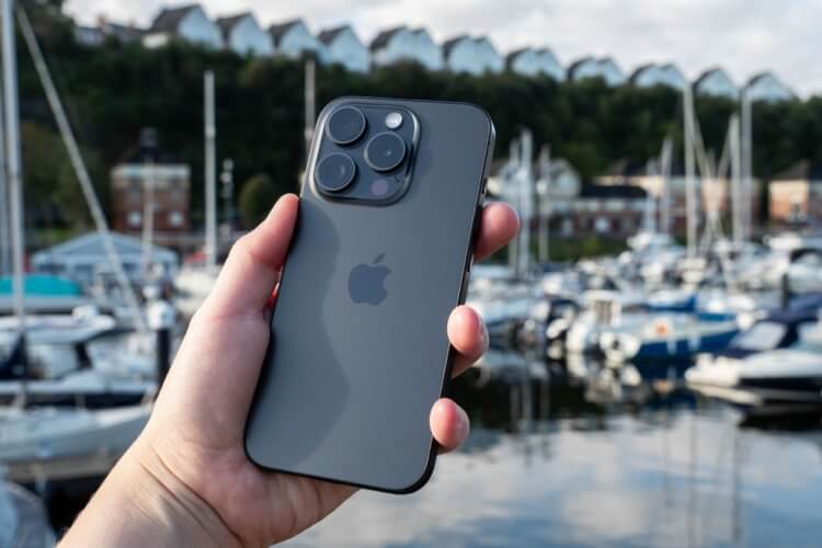 iPhone 15 Pro — какой самый мощный Айфон. Смартфон выглядит действительно стильно. Изображение: amateurphotographer.com. iPhone 15 Pro — какой самый мощный Айфон. Смартфон выглядит действительно стильно. Изображение: amateurphotographer.com. Фото.