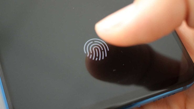 Сканер отпечатка пальцев. Как ни крути, а сканер Android удобнее Face ID. Фото.