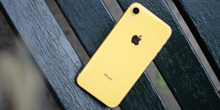 Как работает iOS 18 на старых Айфонах. iOS 18 на iPhone XR работает весьма неплохо. Изображение: digitaltrends.com. Как работает iOS 18 на старых Айфонах. iOS 18 на iPhone XR работает весьма неплохо. Изображение: digitaltrends.com. Фото.