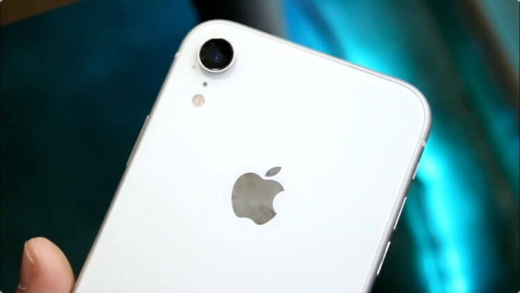 Стоит ли устанавливать iOS 18. Старые Айфоны неплохо тянут iOS 18, хотя общая неторопливость уже становится заметна. Изображение: youtube.com. Стоит ли устанавливать iOS 18. Старые Айфоны неплохо тянут iOS 18, хотя общая неторопливость уже становится заметна. Изображение: youtube.com. Фото.