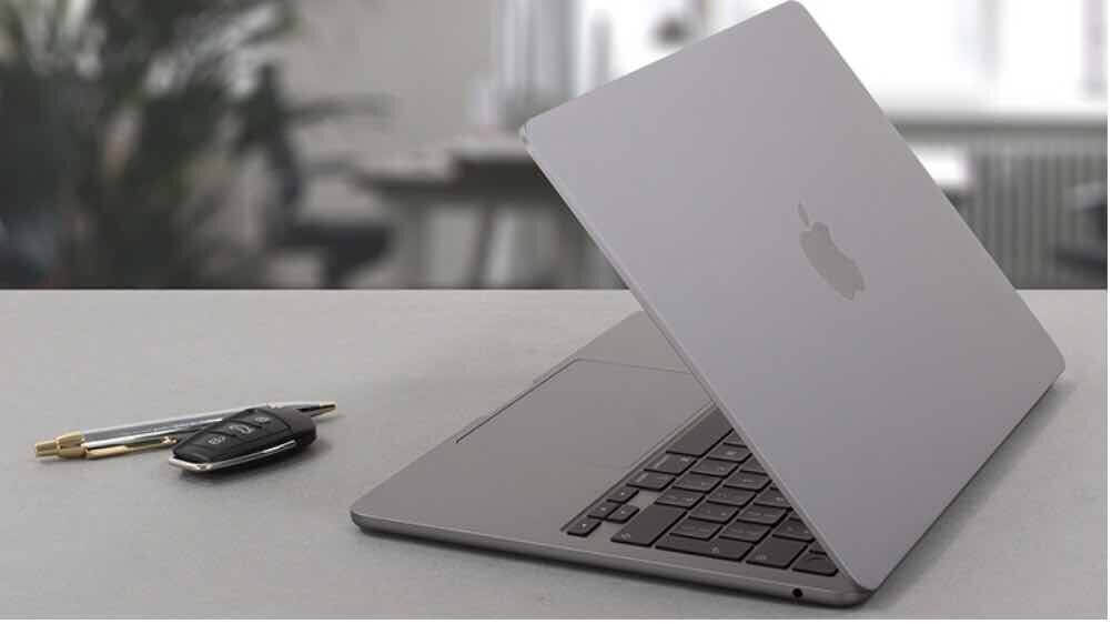 Стоит ли покупать MacBook Air M2 в 2024 году. Фото.