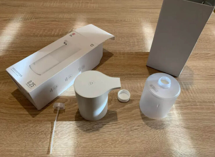 Сенсорный диспенсер для мыла Xiaomi Mijia. При желании вы можете залить в емкость свое мыло. Сенсорный диспенсер для мыла Xiaomi Mijia. При желании вы можете залить в емкость свое мыло. Фото.