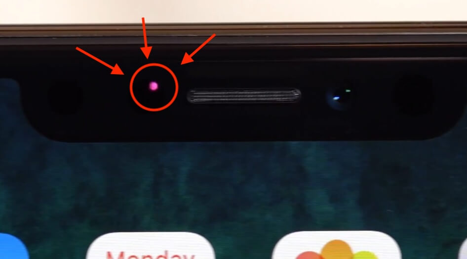 На Айфоне горит красная точка. Зачем она нужна и почему появляется. Фото.