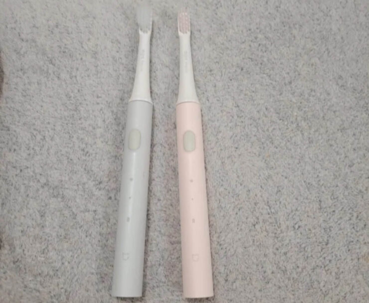 Зубная щетка Xiaomi Mijia T100. Щетка Mijia T100 представлена в нескольких цветах. Зубная щетка Xiaomi Mijia T100. Щетка Mijia T100 представлена в нескольких цветах. Фото.