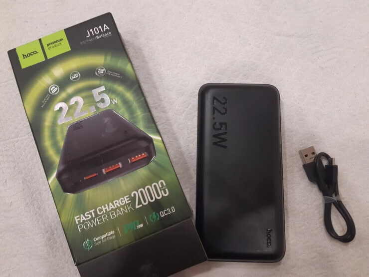 Внешний аккумулятор на 20 000 мАч. Powerbank идеально войдет практически в любую сумку или рюкзак. Внешний аккумулятор на 20 000 мАч. Powerbank идеально войдет практически в любую сумку или рюкзак. Фото.