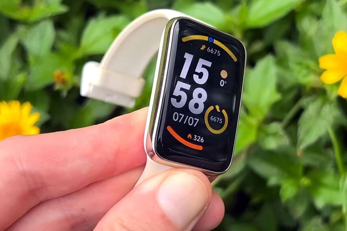 Умные часы Xiaomi Band 8 Pro. Xiaomi Band 8 Pro выглядит как серьезные умные часы. Изображение: dzen.ru. Фото.