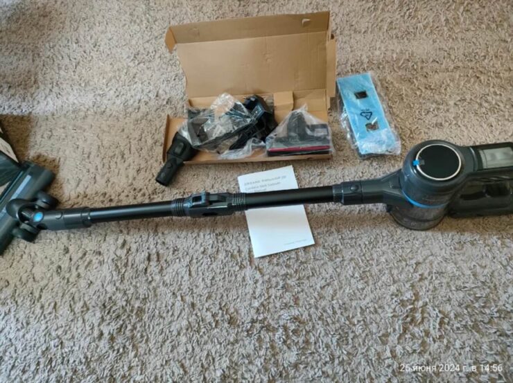 Вертикальный беспроводной пылесос. В комплекте с пылесосом идет все самое необходимое. Вертикальный беспроводной пылесос. В комплекте с пылесосом идет все самое необходимое. Фото.