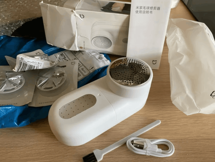 Машинка для катышков. С такой машинкой вы легко приведете вещи в порядок. Машинка для катышков. С такой машинкой вы легко приведете вещи в порядок. Фото.