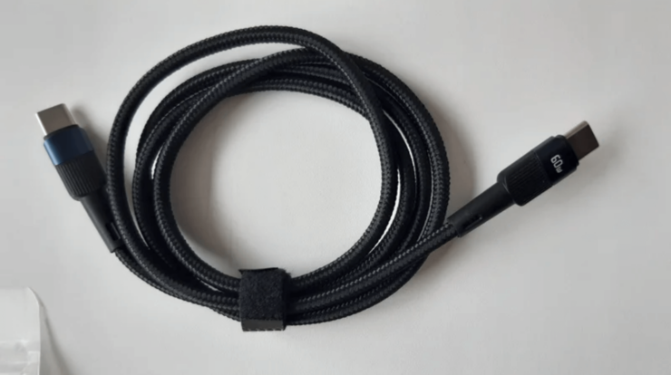 Провод для зарядки Айфона. Кабель качественный и надежный. Провод для зарядки Айфона. Кабель качественный и надежный. Фото.