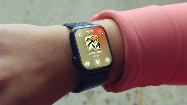 Умные часы с динамиком. С помощью динамиков Apple Watch Series 10 можно не только слышать уведомления, но и воспроизводить музыку. Изображение: slashgear.com. Умные часы с динамиком. С помощью динамиков Apple Watch Series 10 можно не только слышать уведомления, но и воспроизводить музыку. Изображение: slashgear.com. Фото.