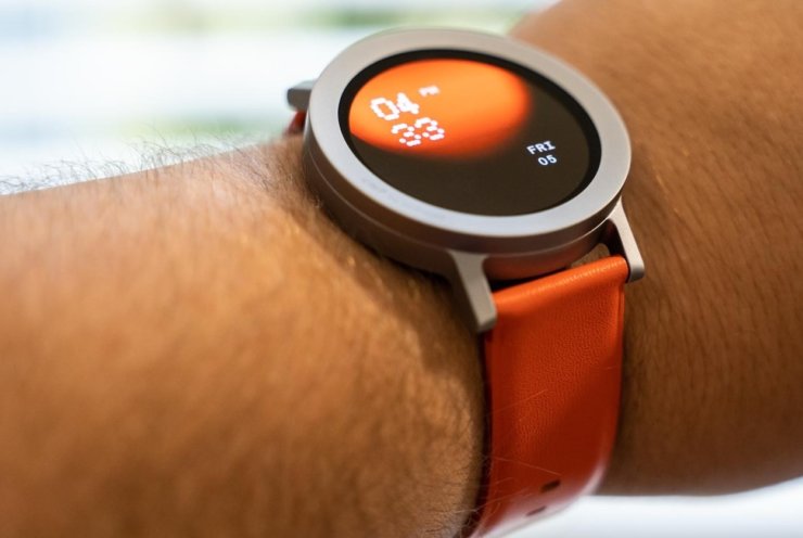 Недорогие умные часы Nothing. Выглядят эти часы точно лучше Apple Watch. Недорогие умные часы Nothing. Выглядят эти часы точно лучше Apple Watch. Фото.