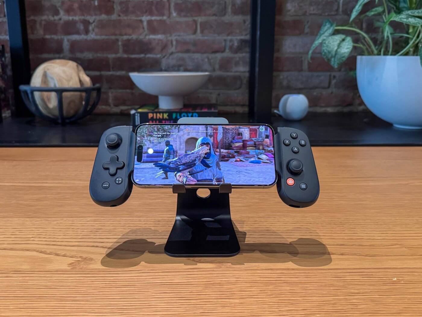 Игровой режим на Айфоне с iOS 18. Скорость реакции контроллеров увеличивается при использовании игрового режима на iPhone. Изображение: bgr.com. Фото.