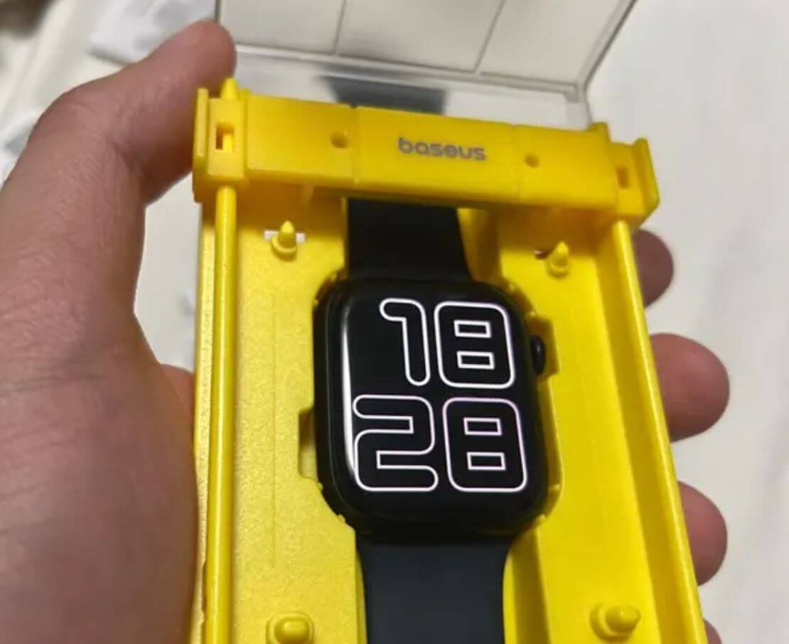 Какое стекло купить для Apple Watch. Стекло от Baseus можно установить самостоятельно благодаря комплектному аппликатору. Какое стекло купить для Apple Watch. Стекло от Baseus можно установить самостоятельно благодаря комплектному аппликатору. Фото.