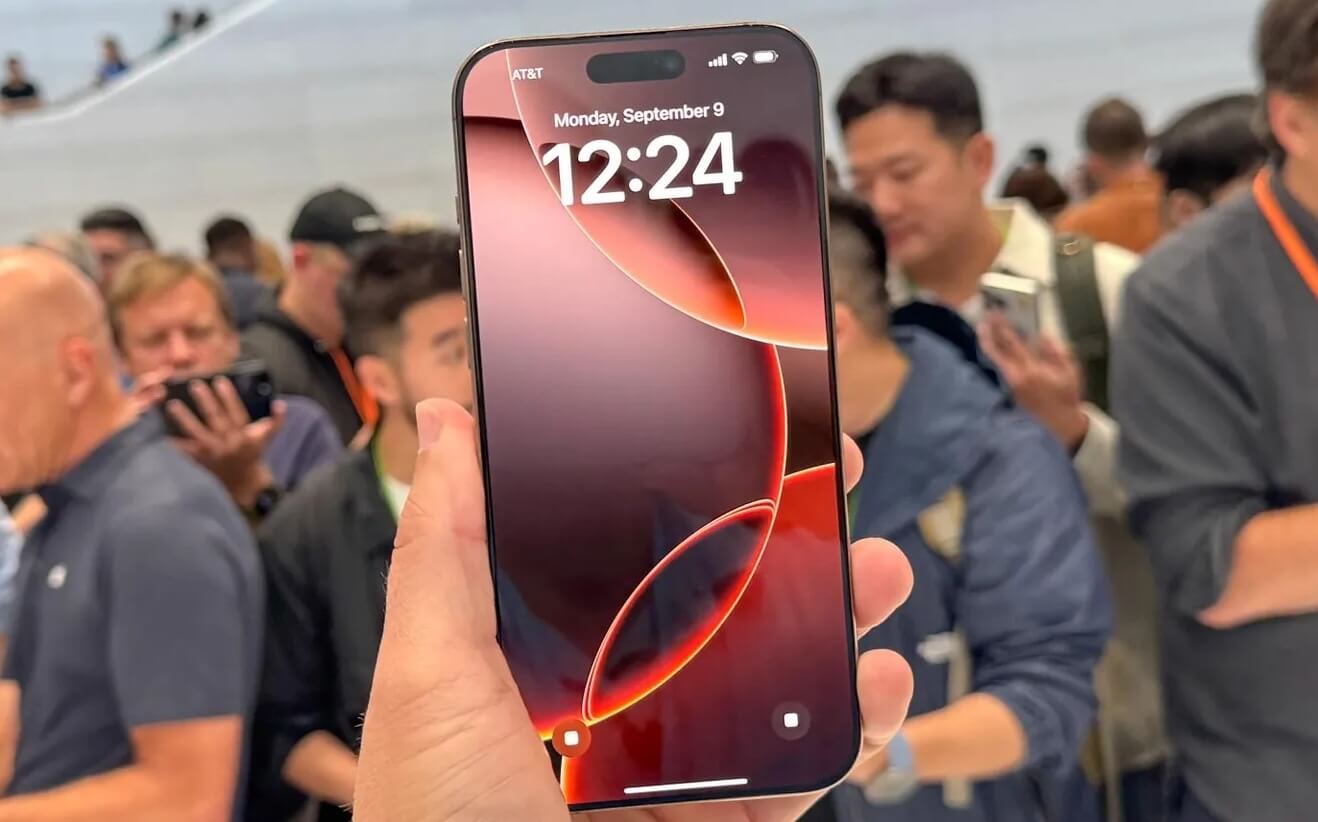 Габариты Айфон 16 Про Макс. iPhone 16 Pro Max получился действительно огромным. Изображение: tomsguide.com. Фото.