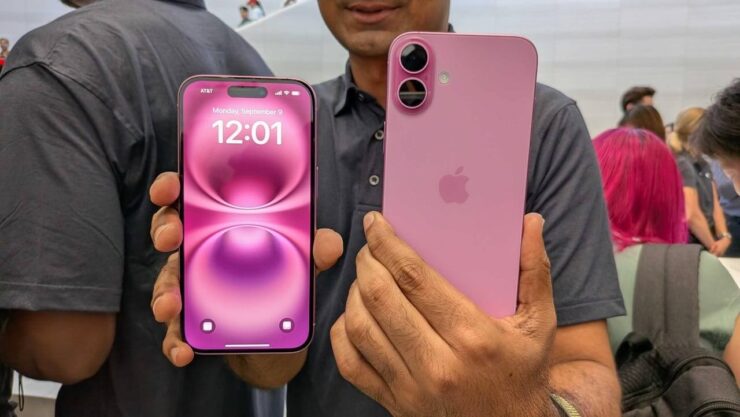 Время работы Айфона 16. Аккумулятор в iPhone 16 держится гораздо дольше, чем в iPhone 15. Изображение: zdnet.com. Фото.