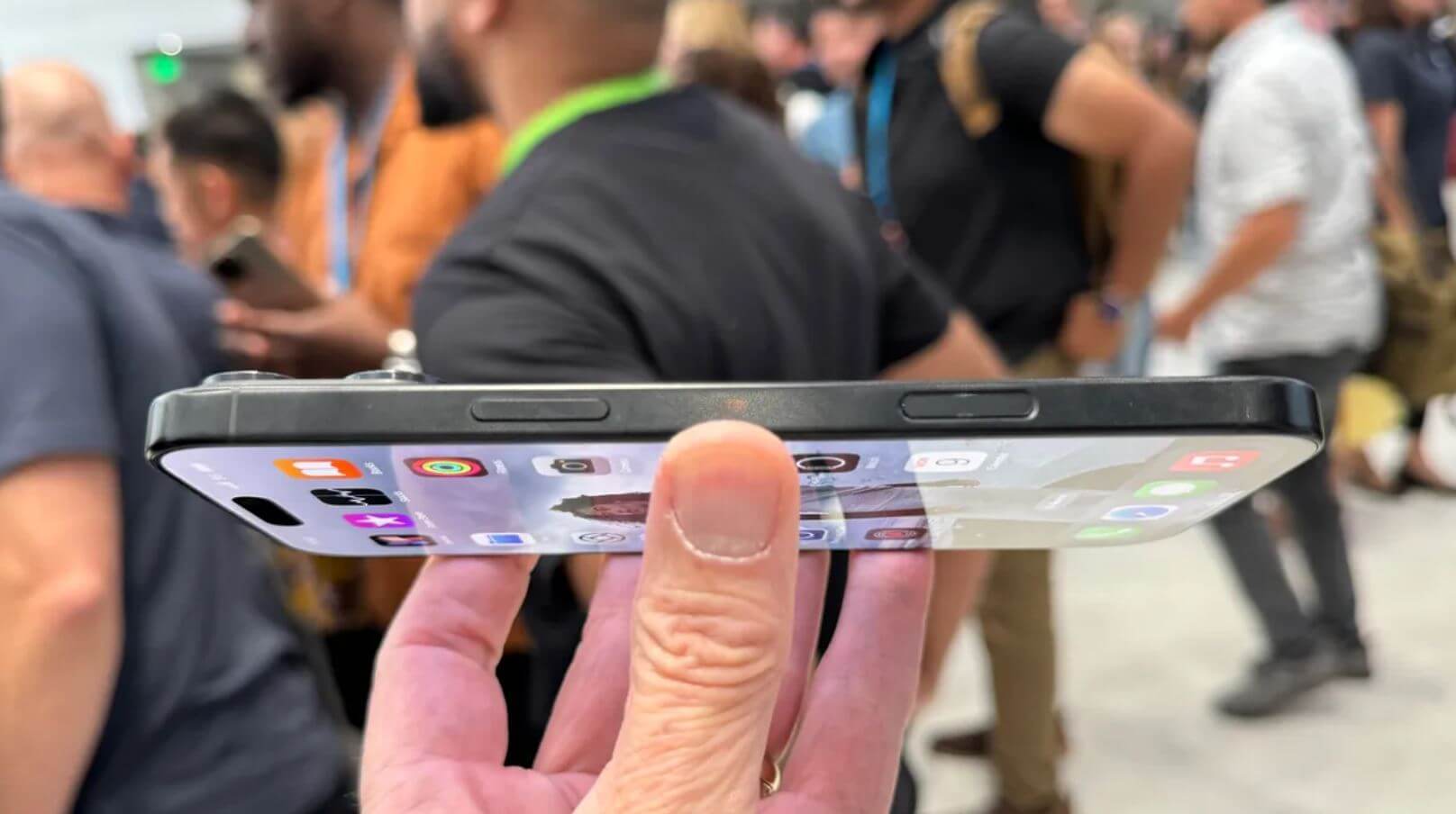 Стоит ли покупать iPhone 16 Pro. Похоже, в 2024 году выгоднее купить iPhone 15 Pro. Фото: TechRadar. Стоит ли покупать iPhone 16 Pro. Похоже, в 2024 году выгоднее купить iPhone 15 Pro. Фото: TechRadar. Фото.