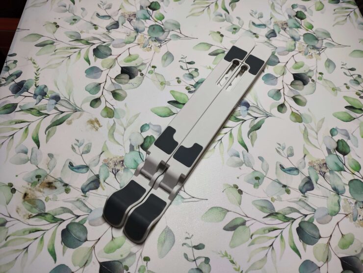 Подставка для ноутбука на стол. Вот так подставка выглядит в сложенном виде. Подставка для ноутбука на стол. Вот так подставка выглядит в сложенном виде. Фото.