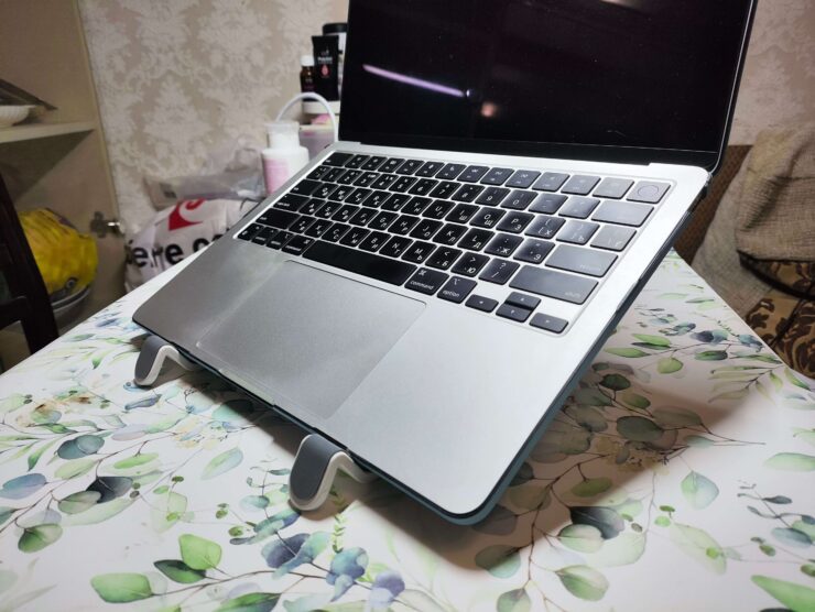 Зачем нужна подставка для Макбука и какую лучше выбрать. Пользуетесь подставками с вашим Макбуком? Делитесь в нашем чатике в Телеграме. Зачем нужна подставка для Макбука и какую лучше выбрать. Пользуетесь подставками с вашим Макбуком? Делитесь в нашем чатике в Телеграме. Фото.