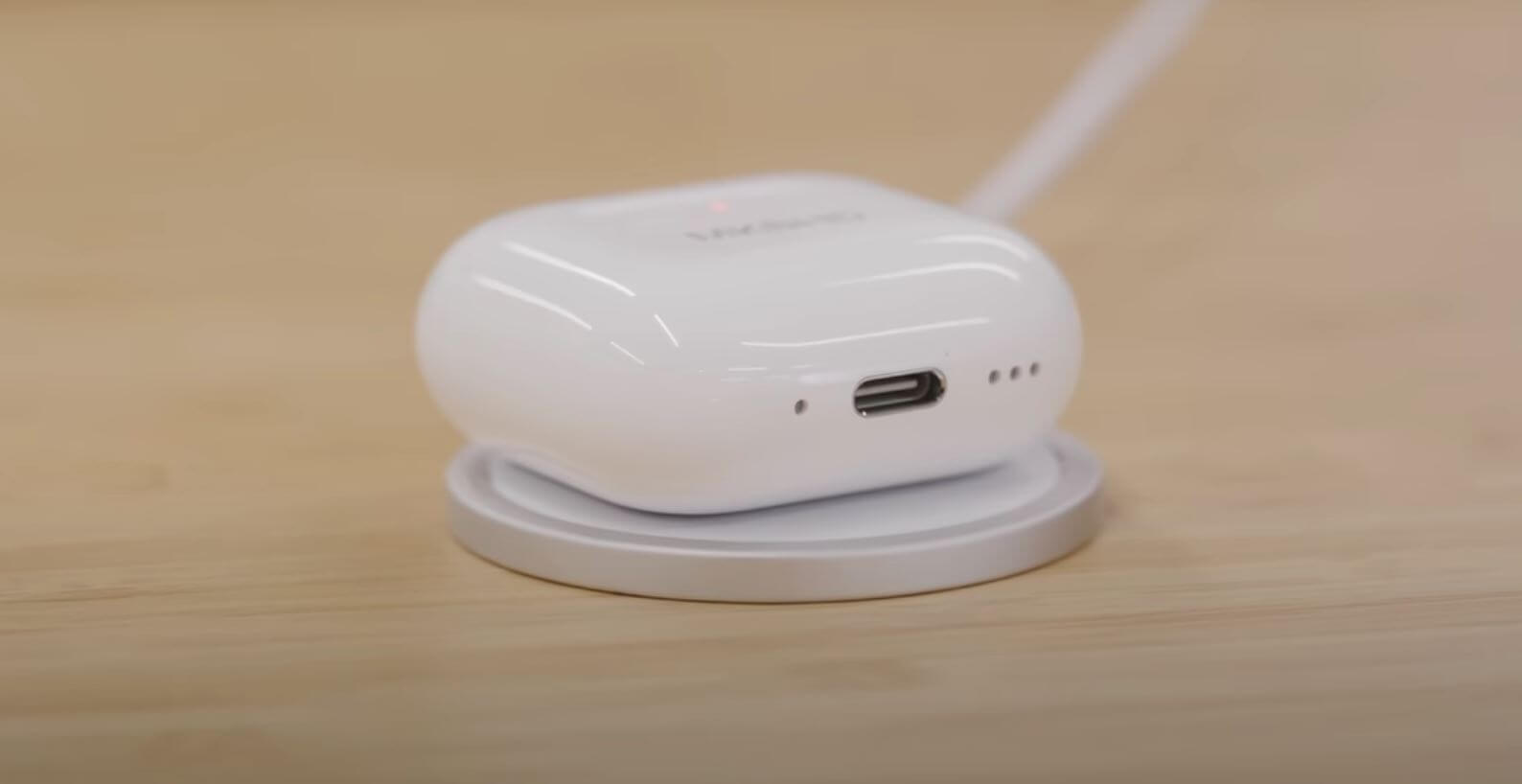 Какие AirPods купить в 2024. AirPods 4 хороши для работы в экосистеме Apple. Но есть и другие наушники. Фото: YouTube-канал Marques Brownlee. Какие AirPods купить в 2024. AirPods 4 хороши для работы в экосистеме Apple. Но есть и другие наушники. Фото: YouTube-канал Marques Brownlee. Фото.