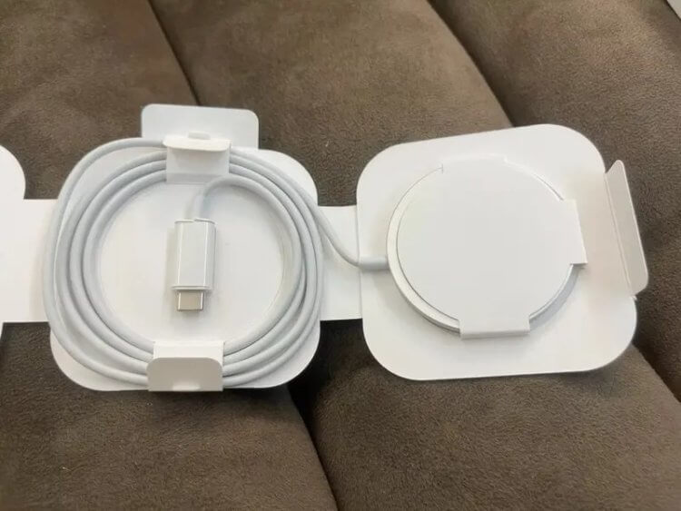 Зарядка MagSafe для iPhone. Реплика даже упакована как оригинал. Изображение: aliexpress.ru. Зарядка MagSafe для iPhone. Реплика даже упакована как оригинал. Изображение: aliexpress.ru. Фото.