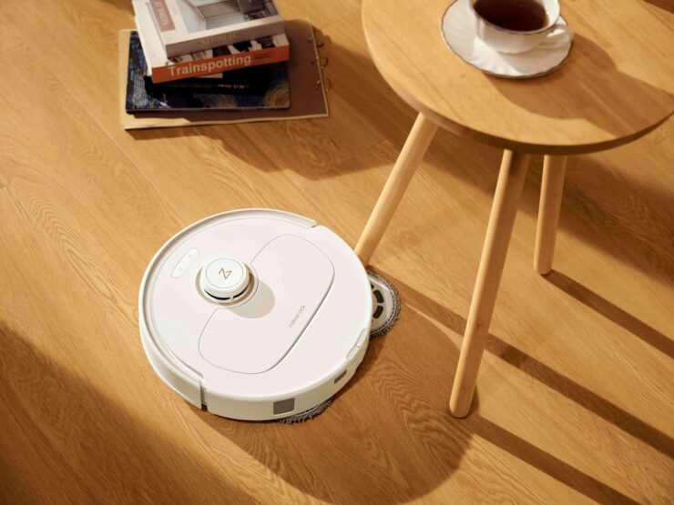 Мощный робот-пылесос с влажной уборкой. При необходимости одна из салфеток выдвигается для качественной мойки полов. Мощный робот-пылесос с влажной уборкой. При необходимости одна из салфеток выдвигается для качественной мойки полов. Фото.