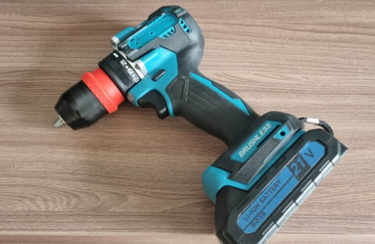 Дрель-шуруповерт для дома. К этому «шурику» подойдут аккумуляторы Макита. Дрель-шуруповерт для дома. К этому «шурику» подойдут аккумуляторы Макита. Фото.