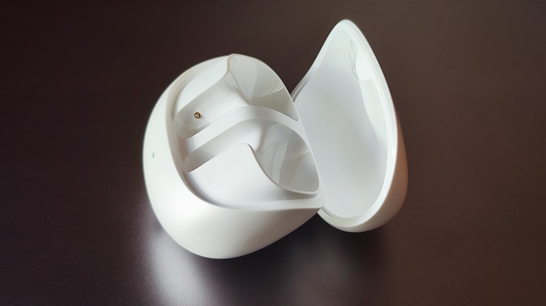 Беспроводные наушники UGREEN HiTune H6 Pro. Кейс беспроводных наушников. Фото.