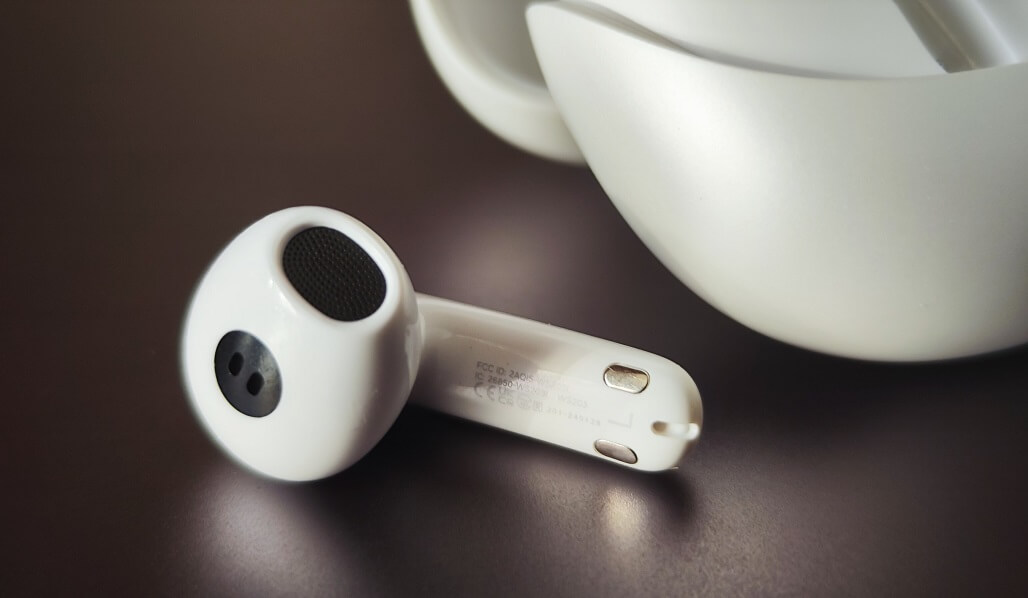 Наушники с активным шумоподавлением. Даже при наличии ANC шумоподавление — не самая сильная сторона этих наушников. Фото.