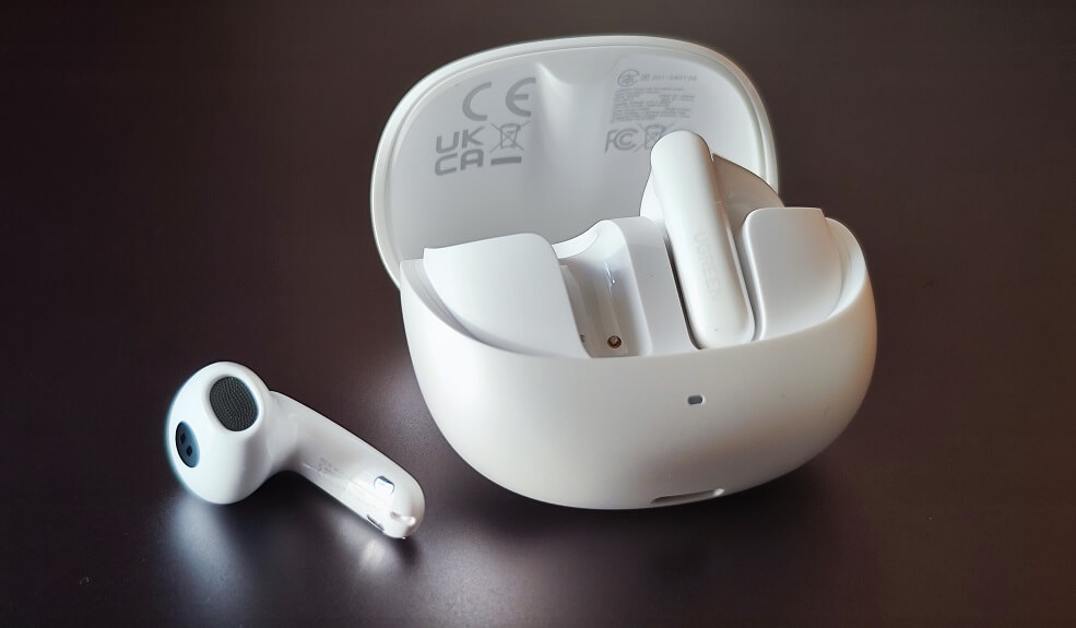 Недорогие, но при этом крутые наушники. Фото.