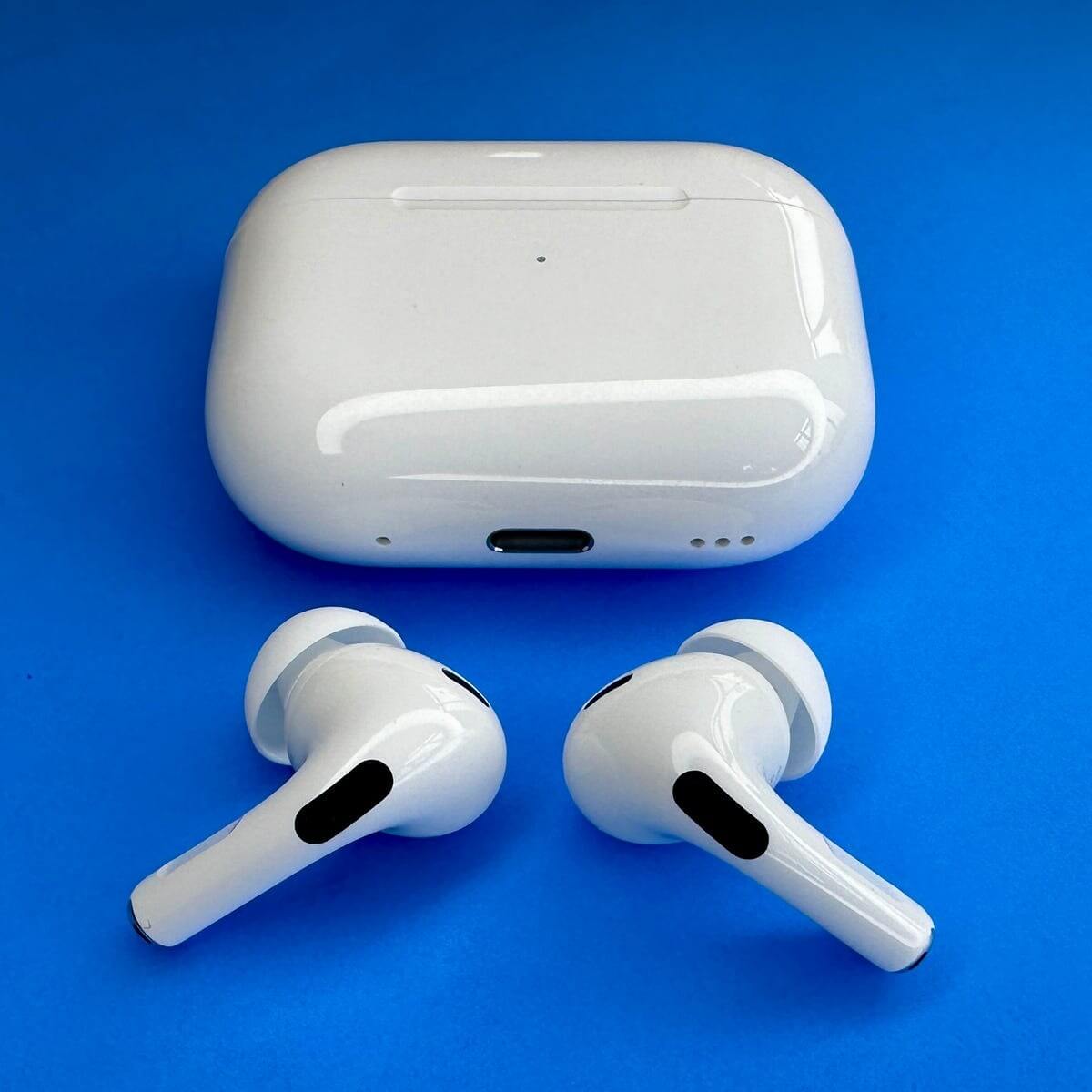 Как выглядят наушники AirPods. AirPods Pro 2 спутать с другими наушниками очень сложно. Изображение: cnet.com. Фото.