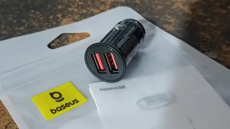 Автомобильная зарядка для телефона. Выбирайте нужный вам набор портов. Фото.