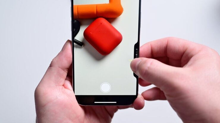 Кнопка управления камерой в iPhone 16. Все эти действия можно выполнять и с экрана. Изображение: appleinsider.com. Фото.