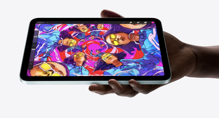 iPad mini 7 — самый маленький Айпад. Как и прежде планшет легко помещается в руку. Изображение: apple.com. iPad mini 7 — самый маленький Айпад. Как и прежде планшет легко помещается в руку. Изображение: apple.com. Фото.