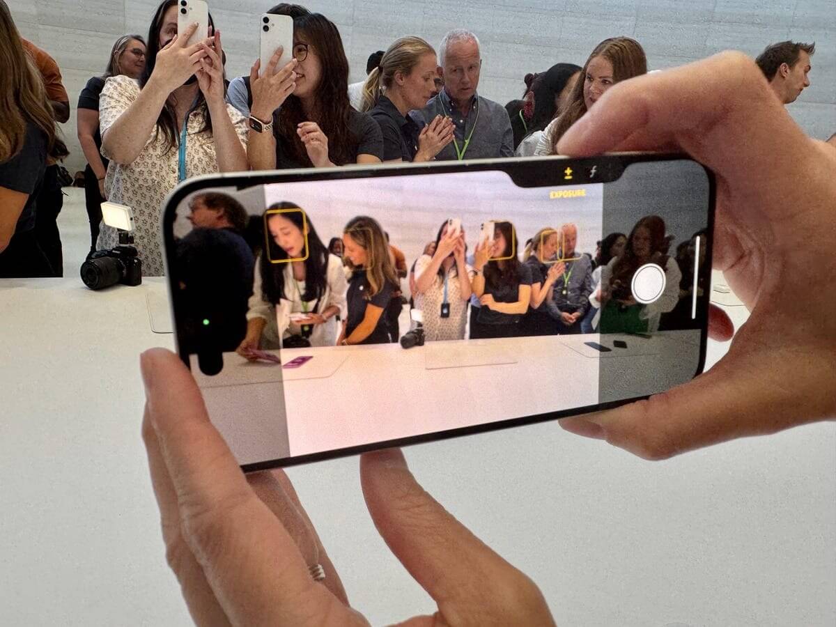 Для какой страны Айфон лучше. Звук затвора при съемке на японских Айфонах отключается при использовании российской SIM-карты. Изображение: cnet.com. Фото.