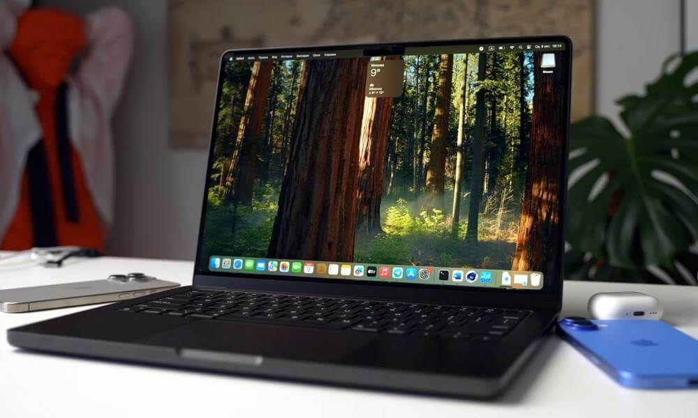 Какой экран в MacBook Pro. Дисплей в MacBook Pro M4 выдает большую яркость в стандартном режиме. Изображение: digitaltrends.com. Фото.