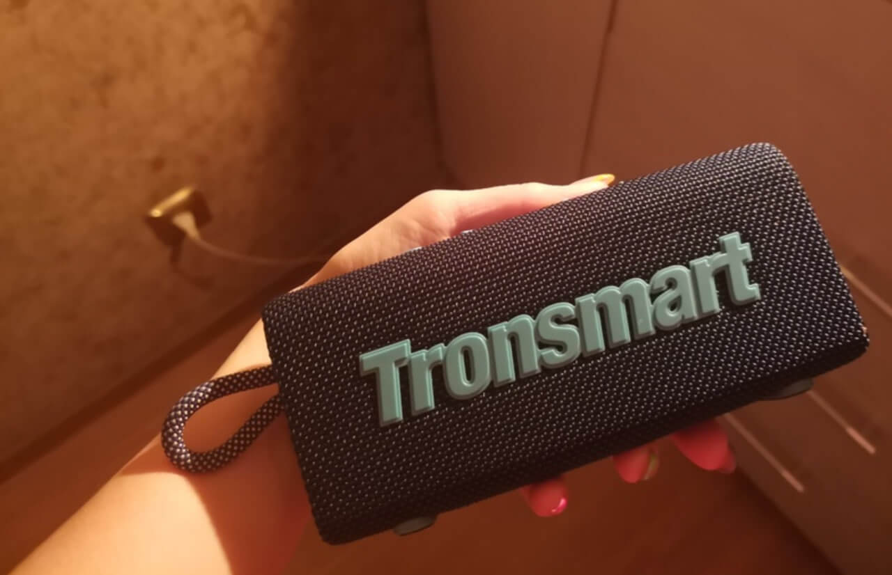 Bluetooth-колонка Tronsmart. Колонка поддерживает настройку эквалайзера и стереорежим. Фото.