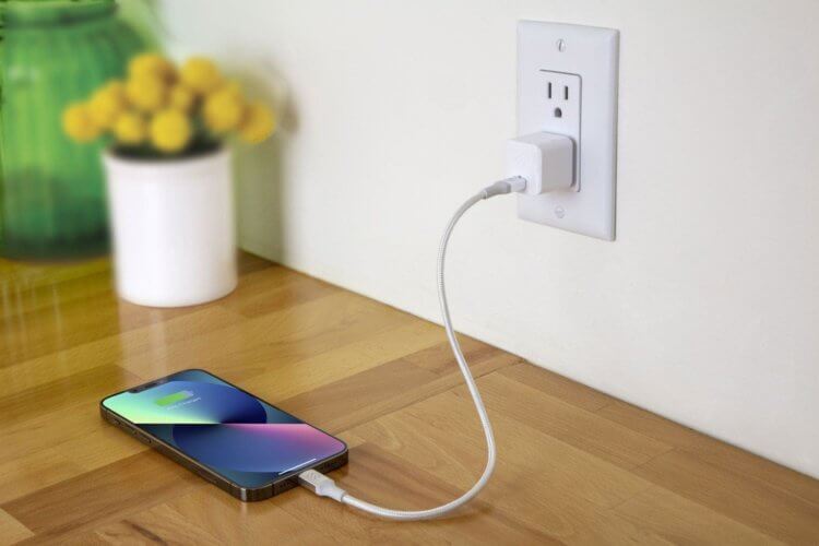 Как сделать говорящую зарядку на iPhone и узнавать, что ваш смартфон заряжен, не касаясь экрана. Зарядку на iPhone можно сделать говорящей. Изображение: scosche.com. Как сделать говорящую зарядку на iPhone и узнавать, что ваш смартфон заряжен, не касаясь экрана. Зарядку на iPhone можно сделать говорящей. Изображение: scosche.com. Фото.