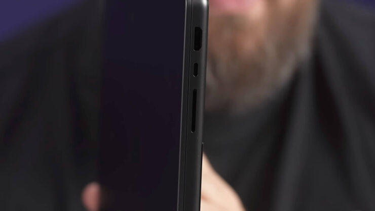 Характеристики MacBook Pro M4. Дополнительный порт Thunderbolt появился и в базовом MacBook Pro M4. Изображение: Wylsasom. Фото.