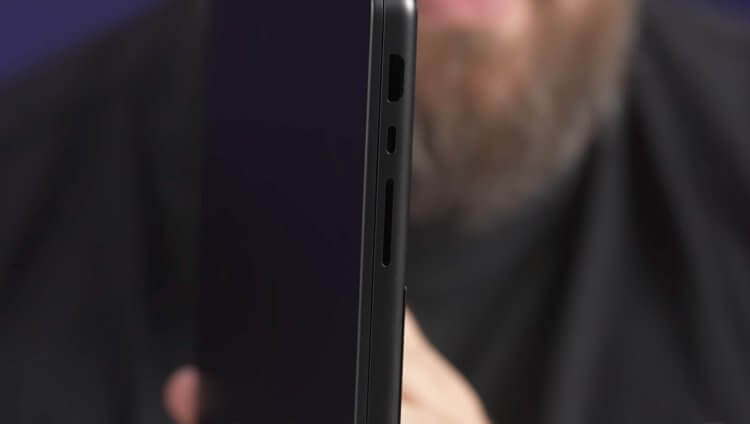 Характеристики MacBook Pro M4. Дополнительный порт Thunderbolt появился и в базовом MacBook Pro M4. Изображение: Wylsasom. Характеристики MacBook Pro M4. Дополнительный порт Thunderbolt появился и в базовом MacBook Pro M4. Изображение: Wylsasom. Фото.