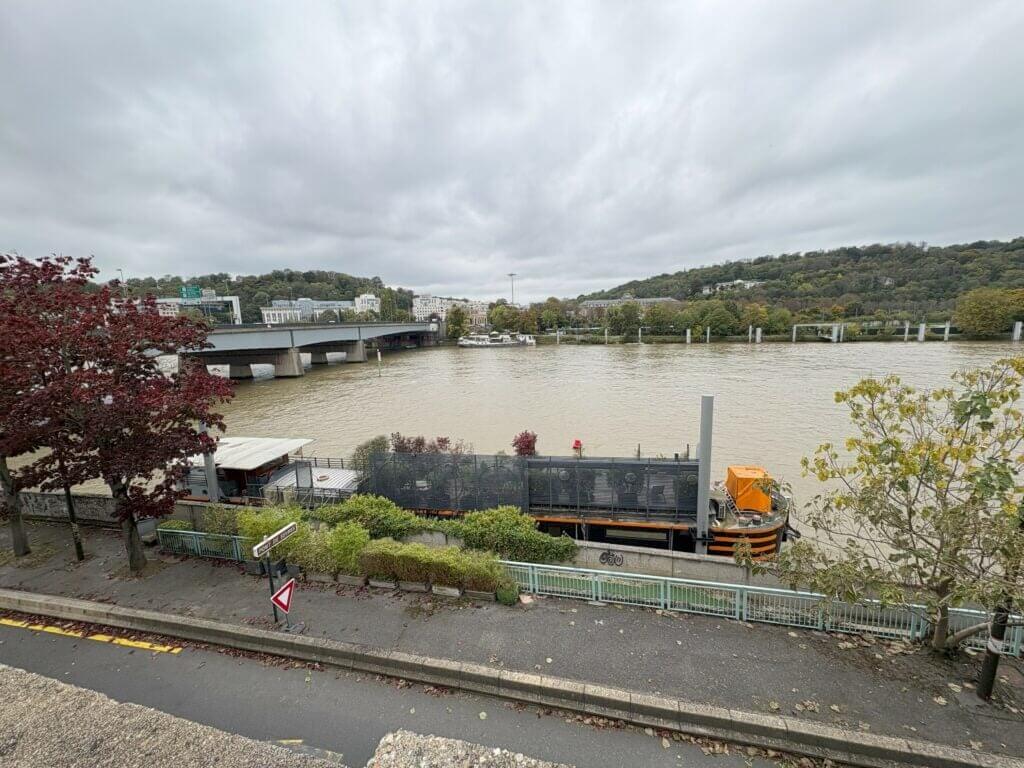 Как снимает iPhone 16. iPhone 16 не перебарщивает с цветами. Фото: DxOMark. Фото.