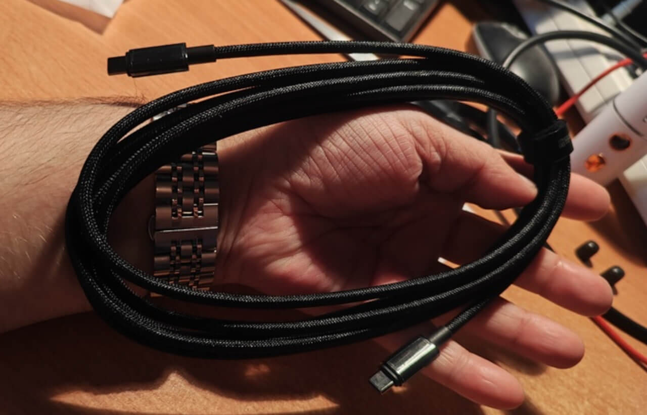 Кабель Baseus 240 Вт USB-C. Хороший кабель нужен всем и всегда. Фото.